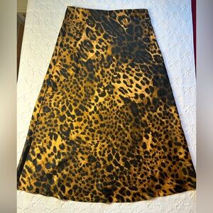 Forever 21 Leopard Midi
Size L (runs small)
